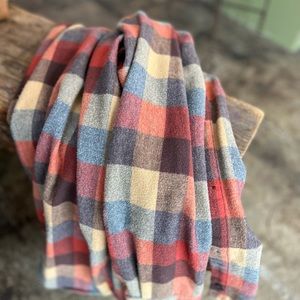 Men’s LL Bean Flannel Like New Size Large Color Apple Cinnamon